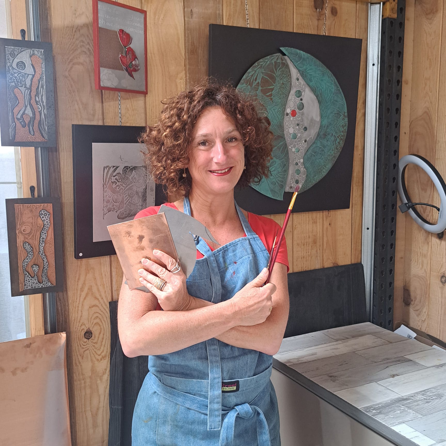 Muriel Carcagno artisan d'art et artiste graveuse ornementale sur métal et émailleuse sur cuivre. Anglet Bayonne PAYS BASQUE